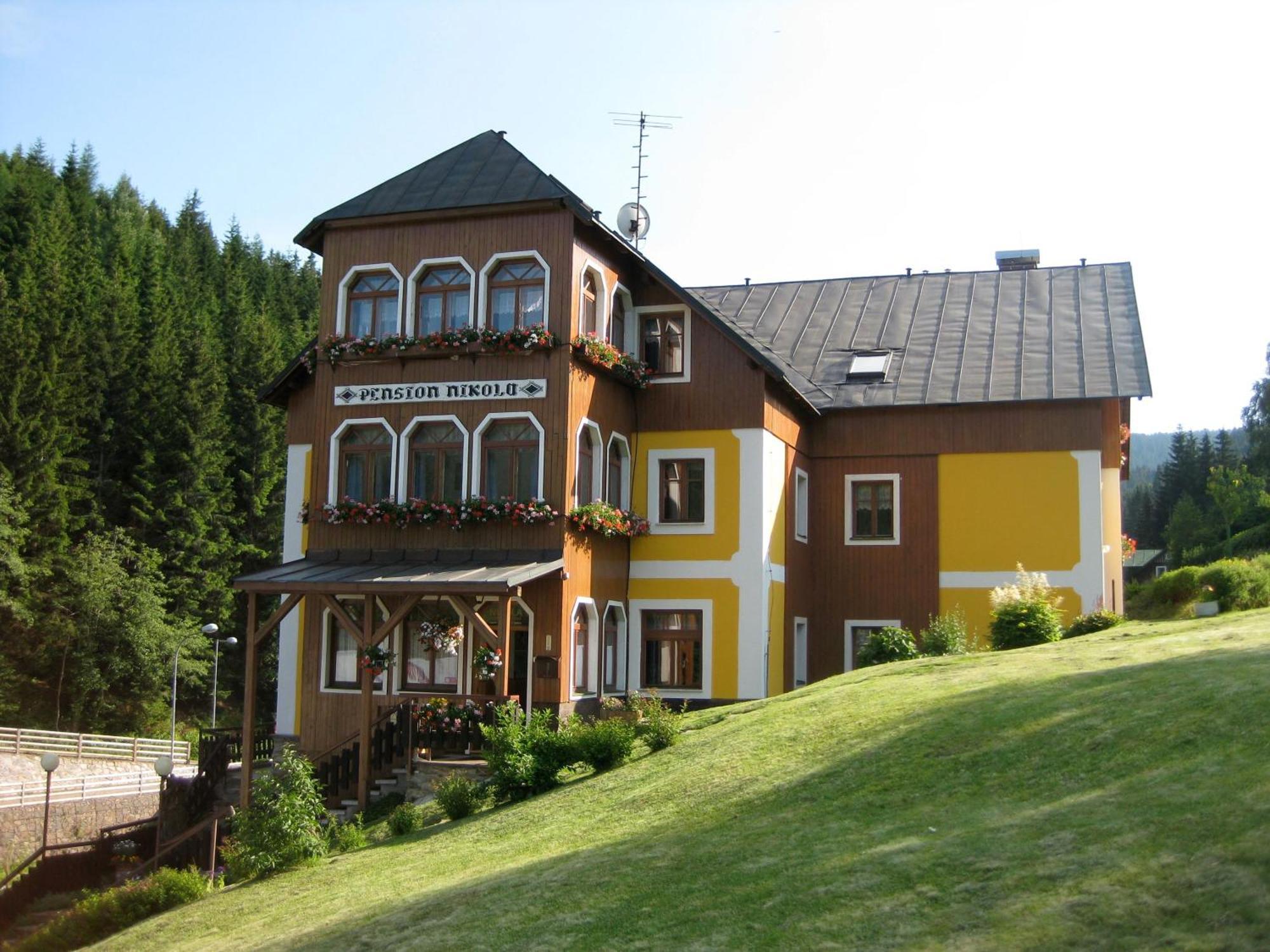 Hotel Penzion Nikola Pec pod Sněžkou Exterior foto